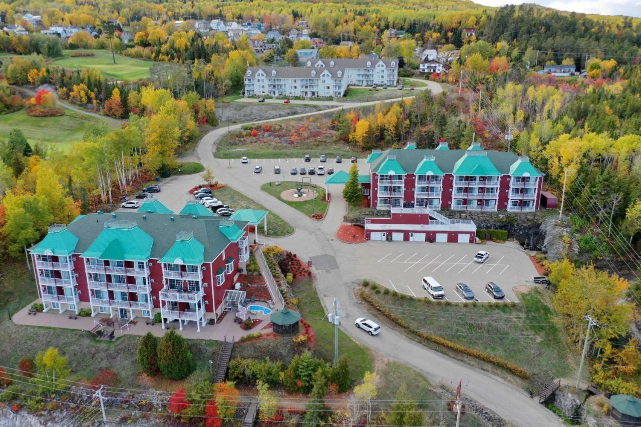 Hotel Les Pavillons Du Petit Manoir Du Casino La Malbaie Exterior foto